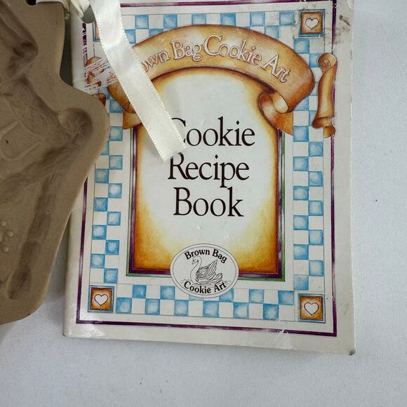 1993 Brown Bag Mold Gingerbread House Cookie Craft Christmas VTG Recipe Book - Picture 2 of 6